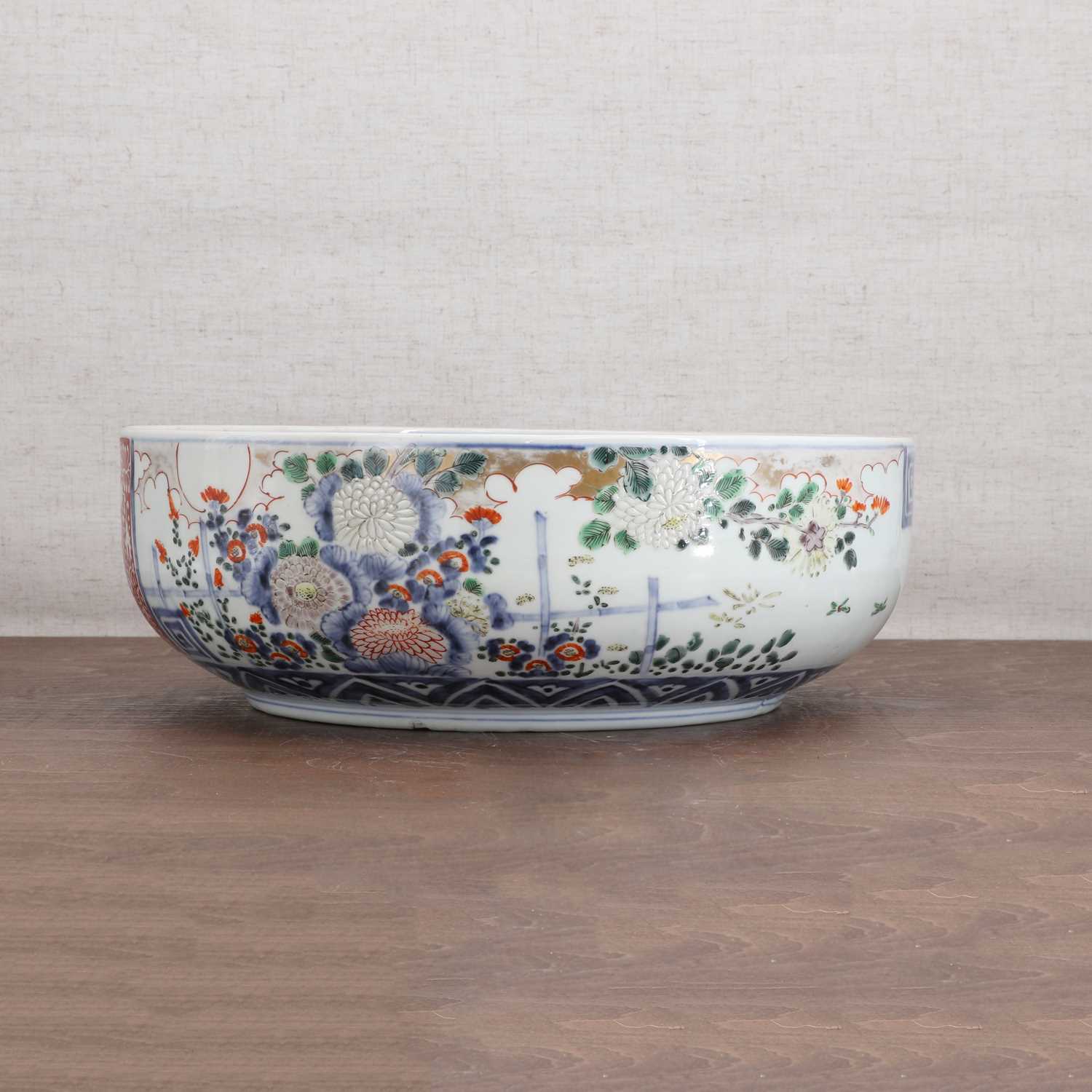 A Japanese Imari bowl,