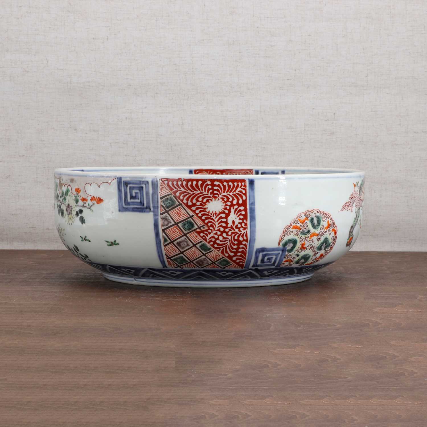 A Japanese Imari bowl, - Image 3 of 16