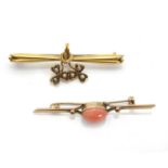 An Edwardian 15ct gold split pearl bar brooch,