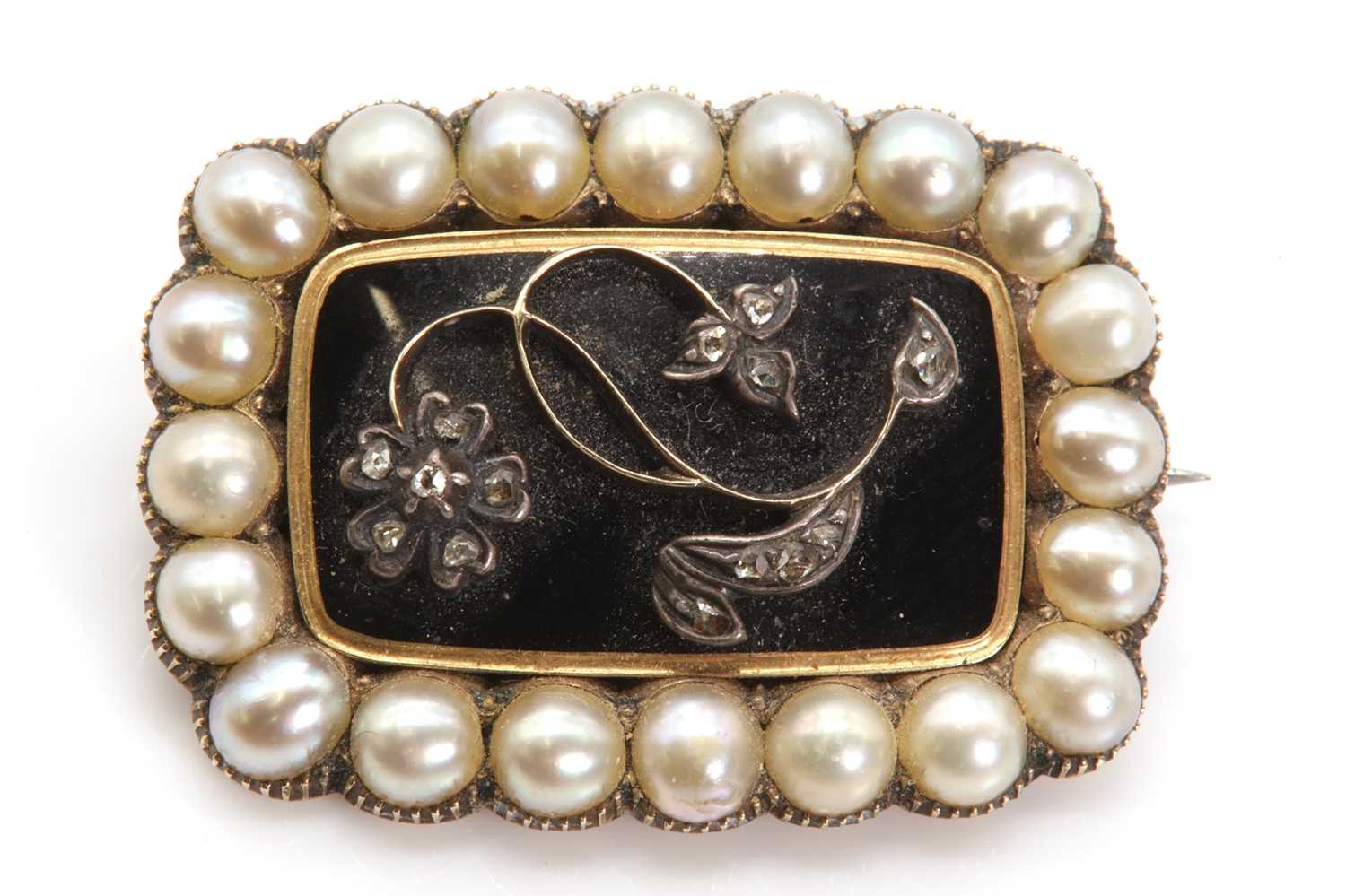 A Georgian memorial brooch, c.1800,