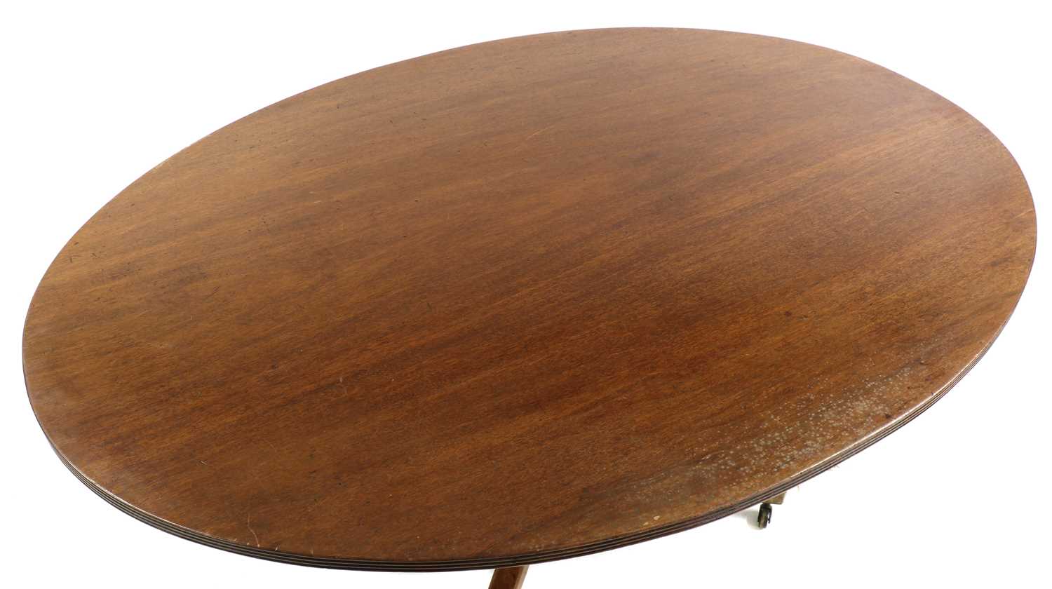 A George III mahogany oval dining table - Image 3 of 3