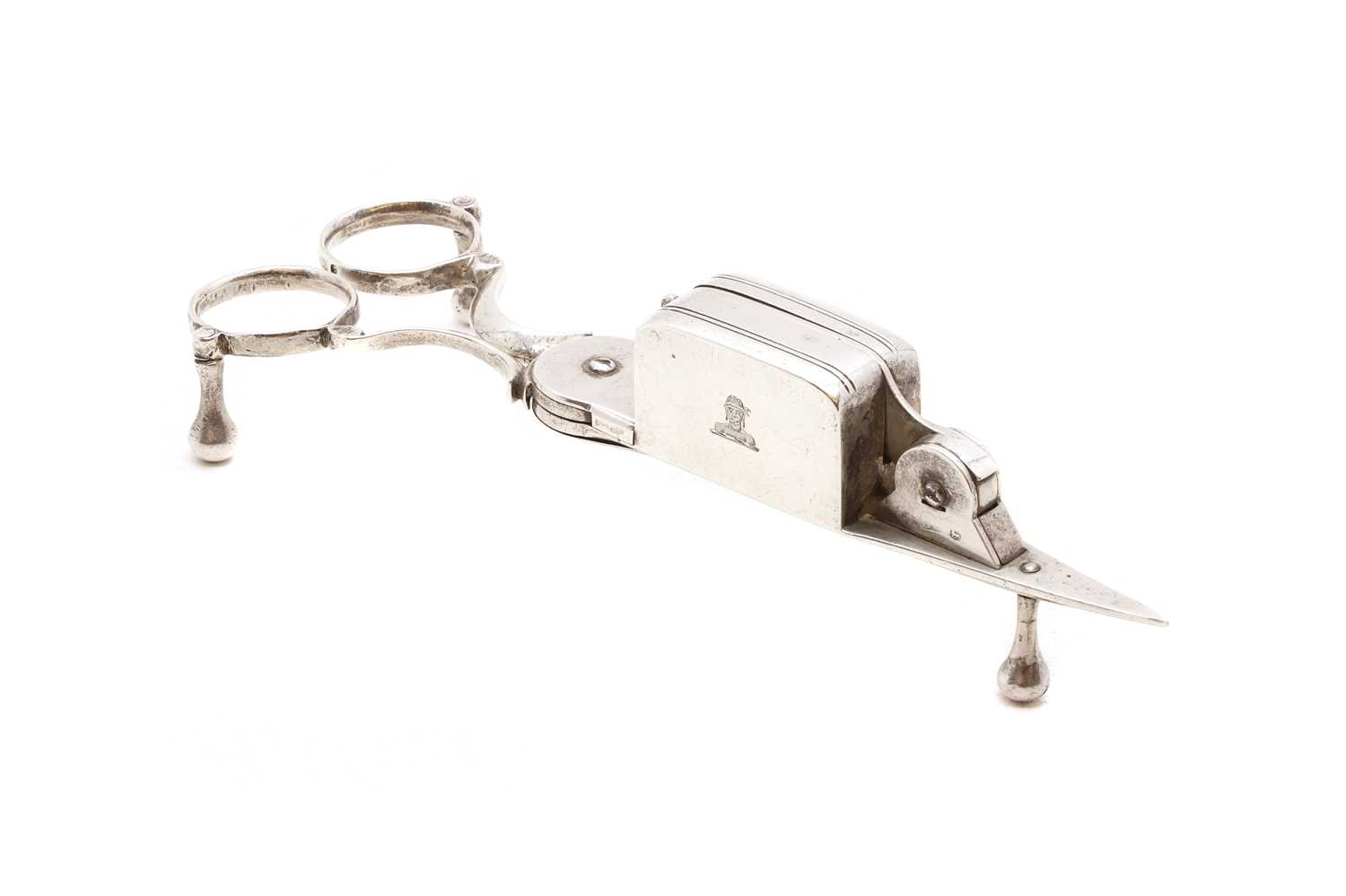 A pair of William IV silver wick trimmers, - Image 5 of 7