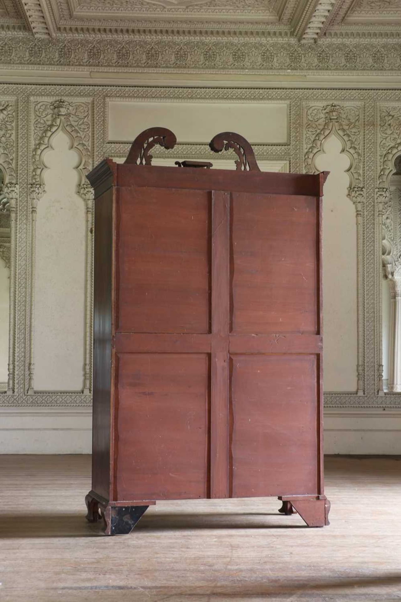☘ A George III-style mahogany china cabinet, - Bild 3 aus 3