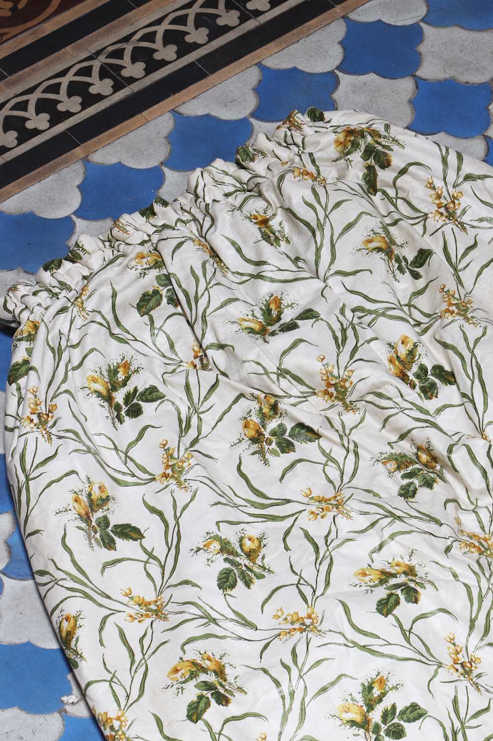A pair of chintz interlined curtains, - Image 4 of 4