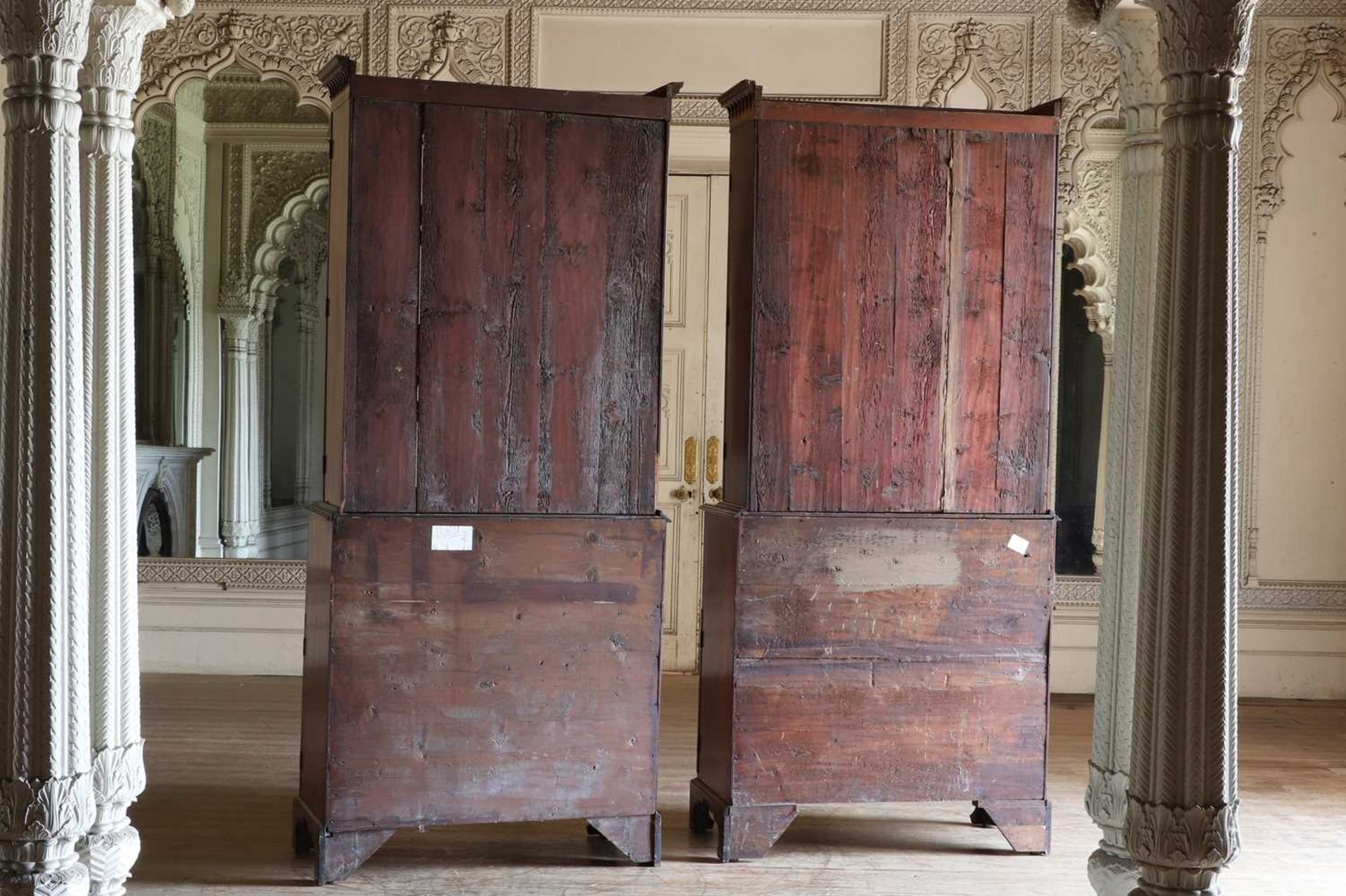 ☘ A pair of late George III satinwood secretaire cabinets, - Bild 9 aus 14