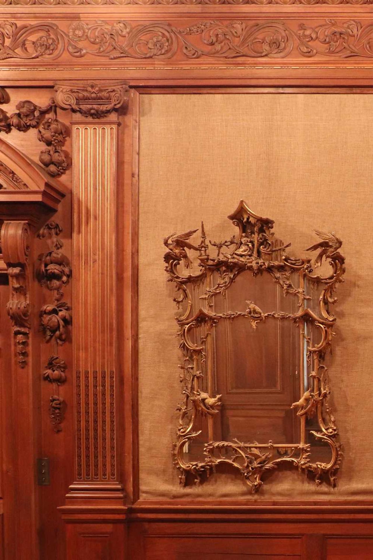 ☘ A giltwood mirror of Chippendale style,