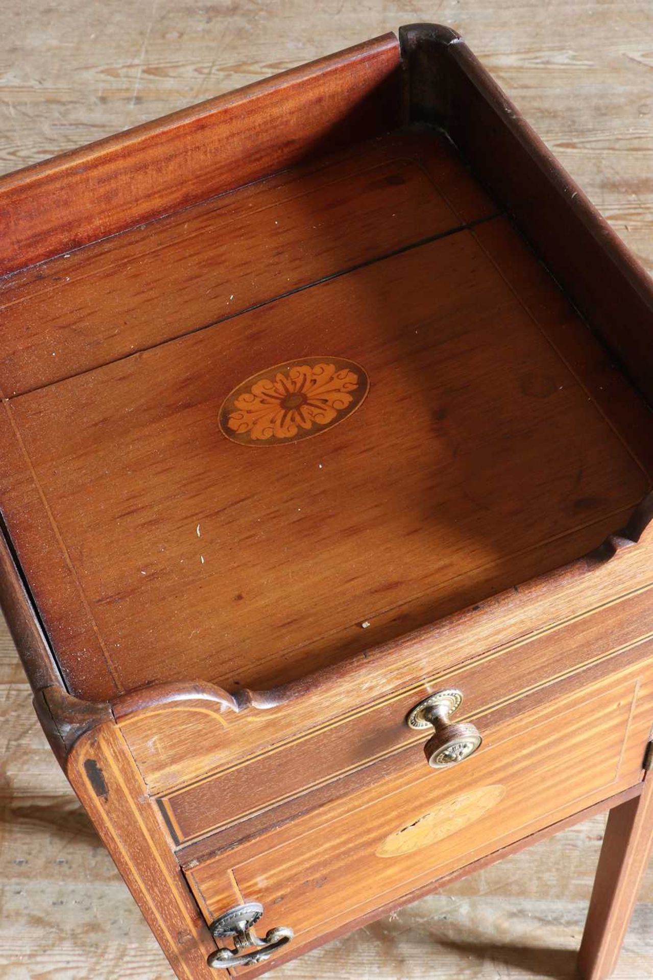 ☘ A Regency mahogany and inlaid quartetto table, - Bild 4 aus 8