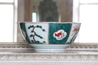 ☘ A large punchbowl,