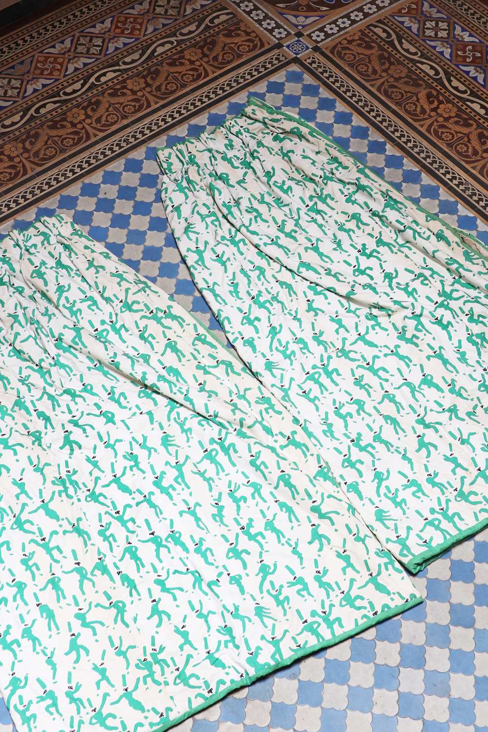 A pair of printed cotton interlined curtains, - Image 3 of 3