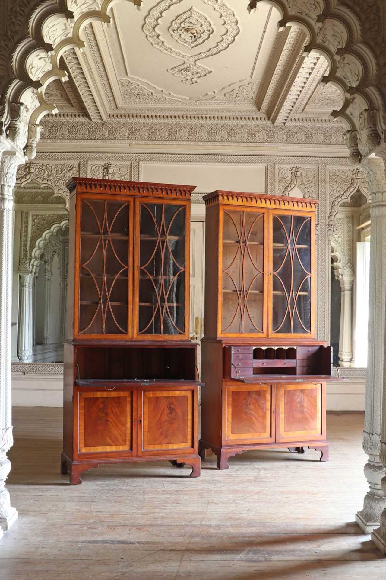 ☘ A pair of late George III satinwood secretaire cabinets, - Bild 4 aus 14
