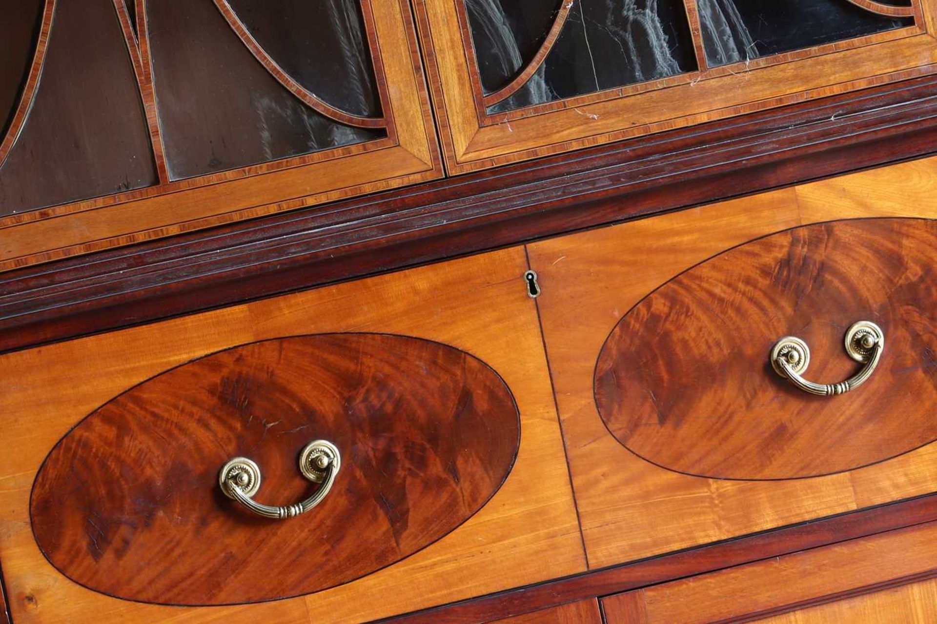 ☘ A pair of late George III satinwood secretaire cabinets, - Bild 3 aus 14