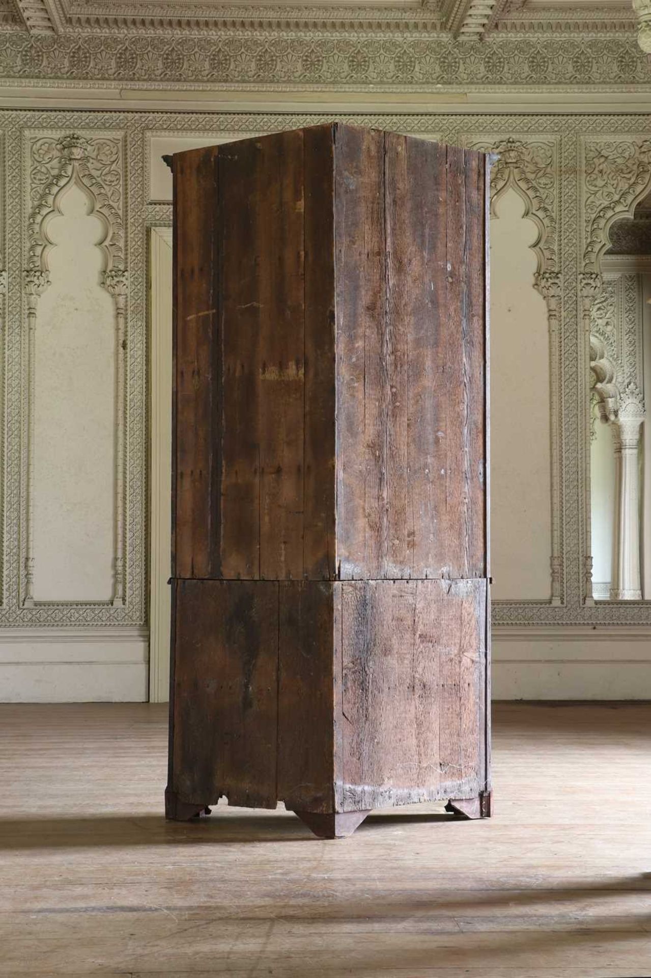 ☘ A George III mahogany standing corner cupboard, - Bild 3 aus 6