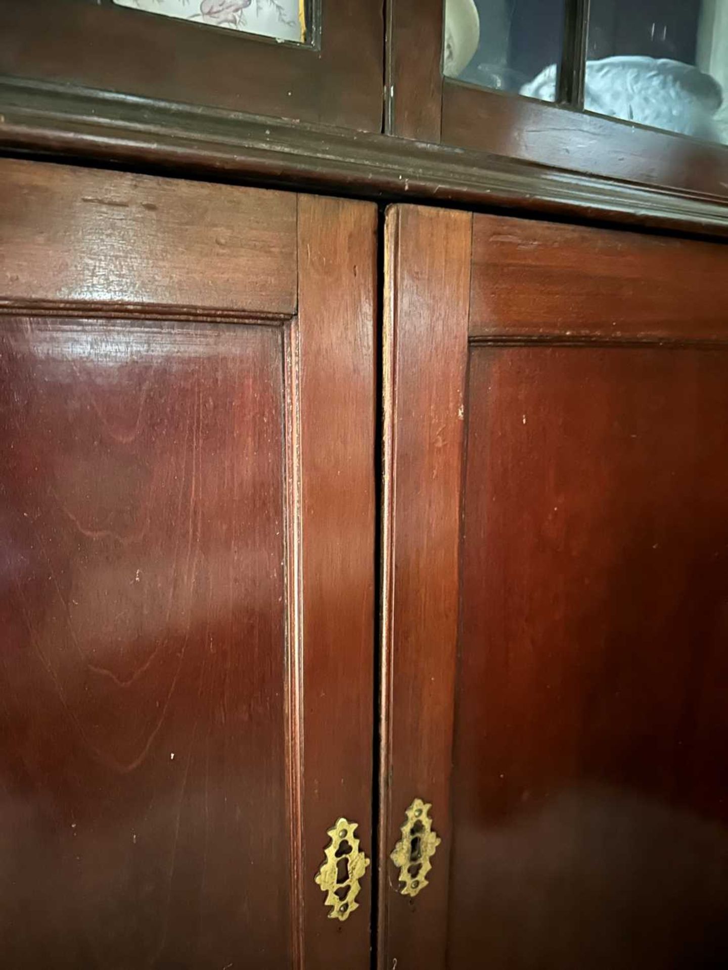 ☘ A George III mahogany standing corner cupboard, - Image 4 of 6