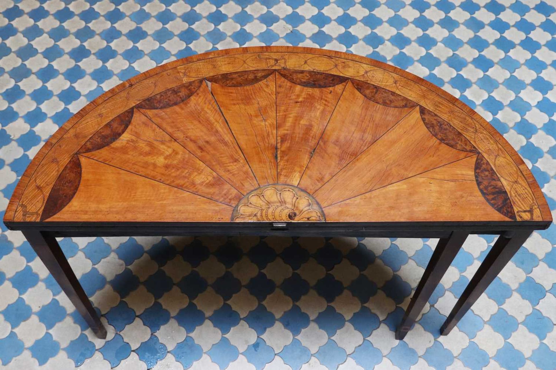 ☘ A George III satinwood card table with semi-elliptical top, - Bild 7 aus 16