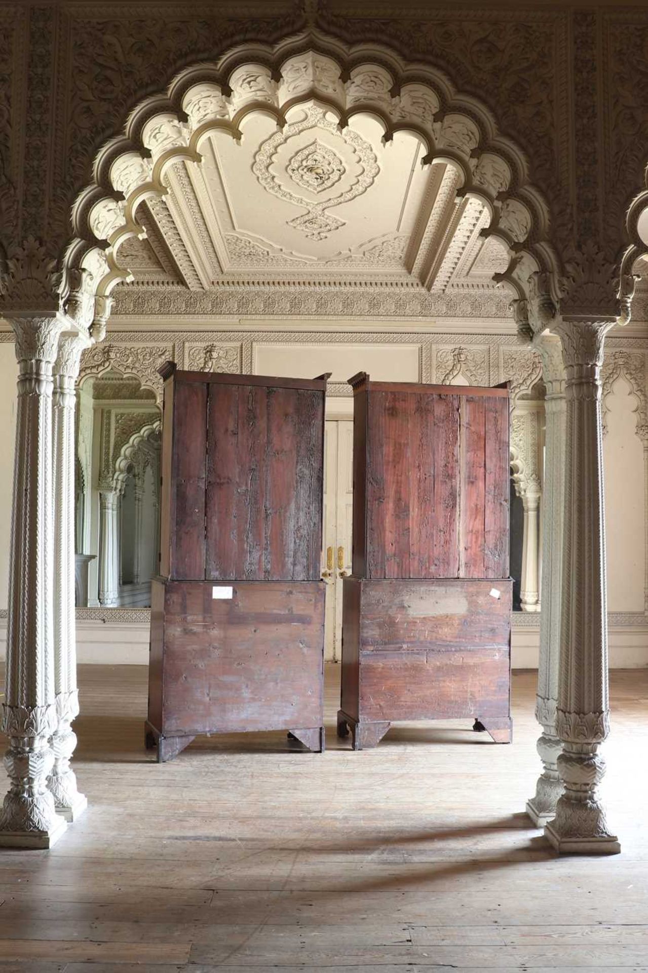 ☘ A pair of late George III satinwood secretaire cabinets, - Bild 6 aus 14
