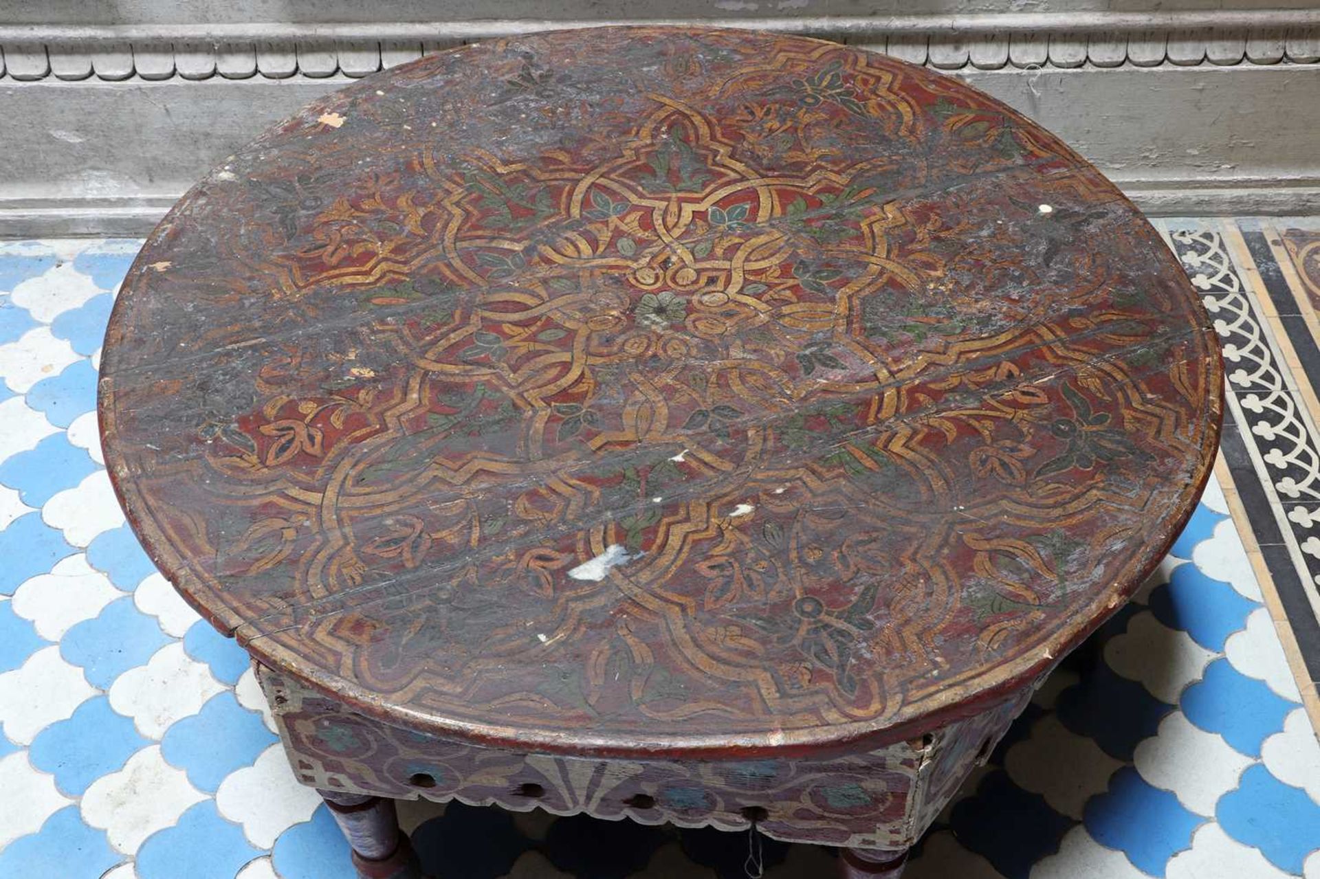 A painted table, - Bild 4 aus 38