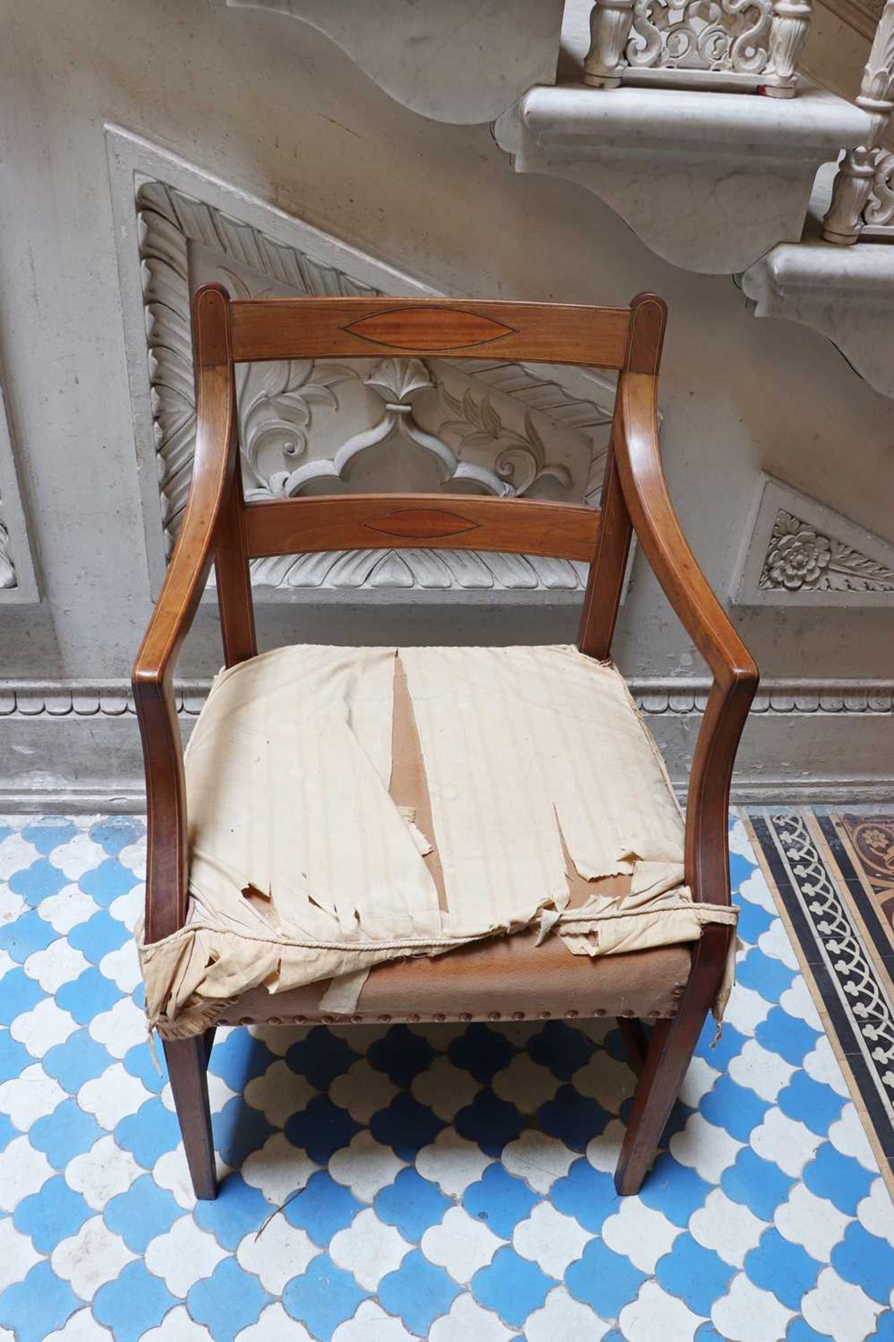 ☘ A set of four mahogany rail-back dining chairs, - Bild 3 aus 10