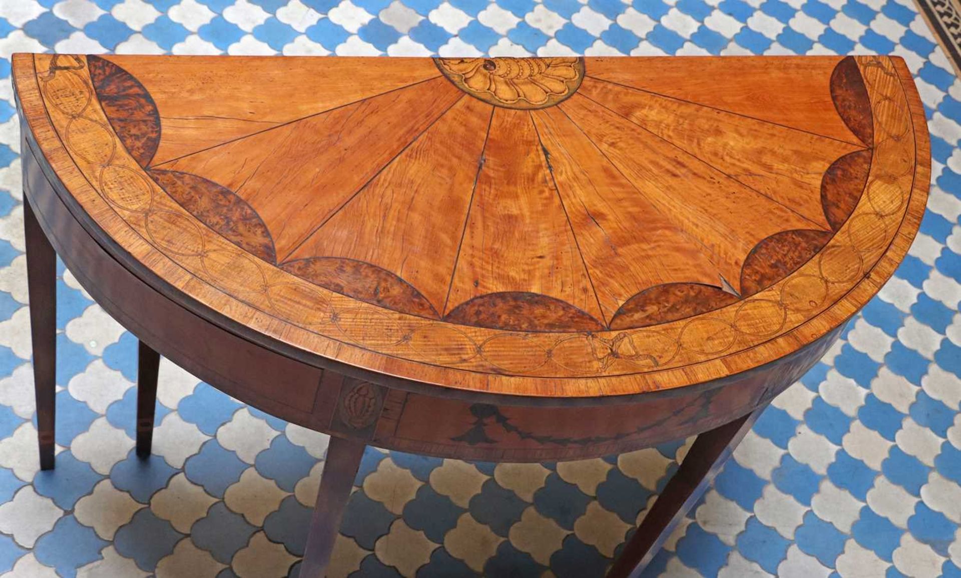 ☘ A George III satinwood card table with semi-elliptical top, - Bild 8 aus 16