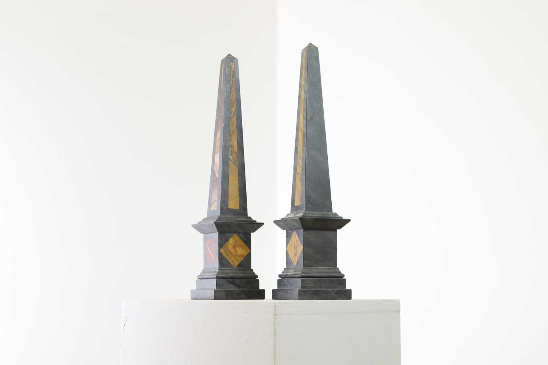 A pair of simulated pietra dura obelisks, - Bild 3 aus 19
