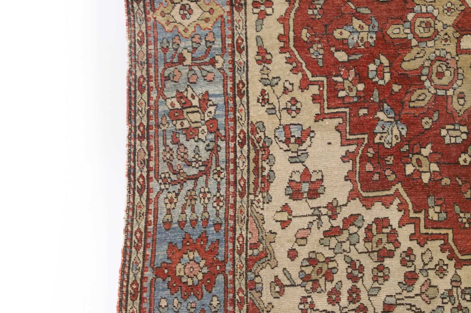 A Persian wool rug, - Image 2 of 4