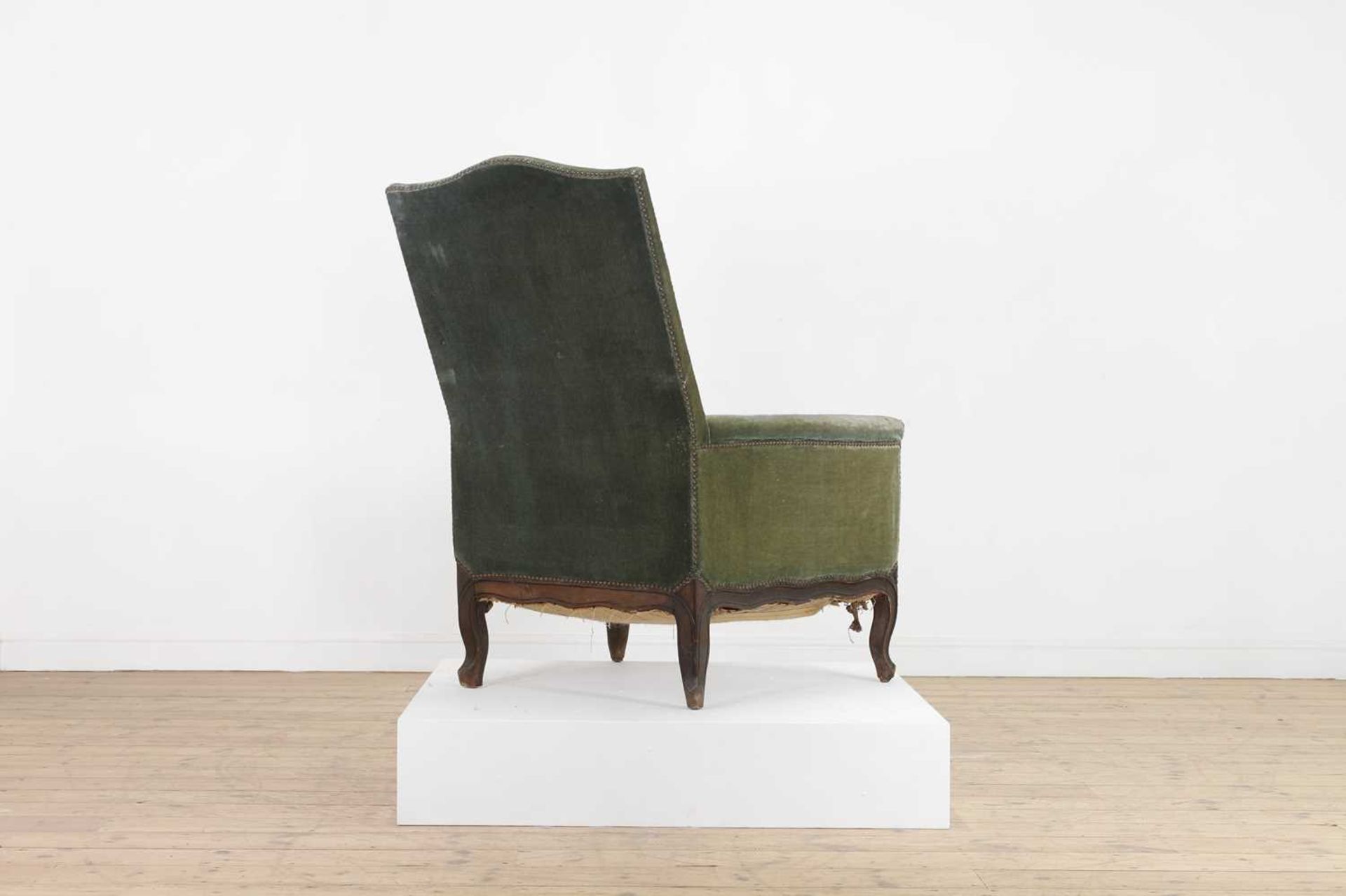 A large beech armchair in the Louis XV taste, - Bild 5 aus 20