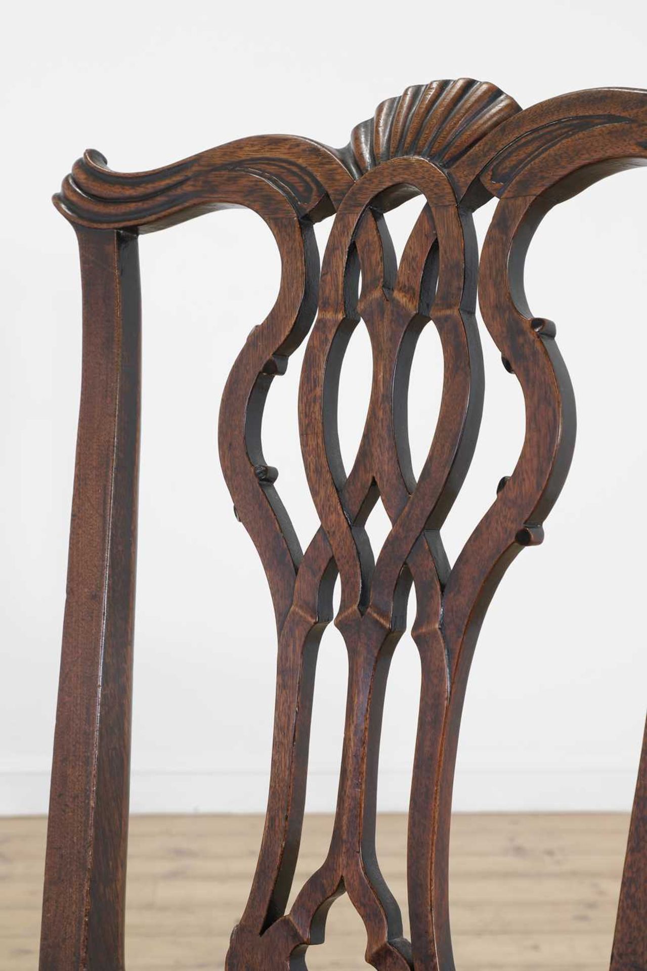 A pair of George III mahogany side chairs, - Bild 5 aus 24