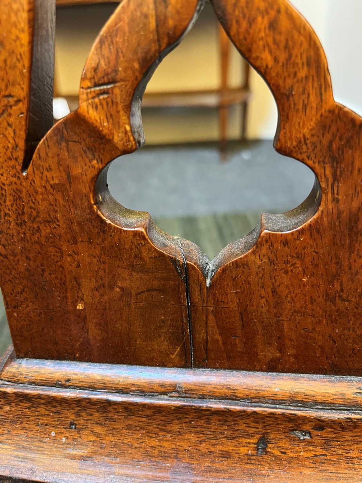 A pair of George III mahogany side chairs, - Bild 21 aus 24