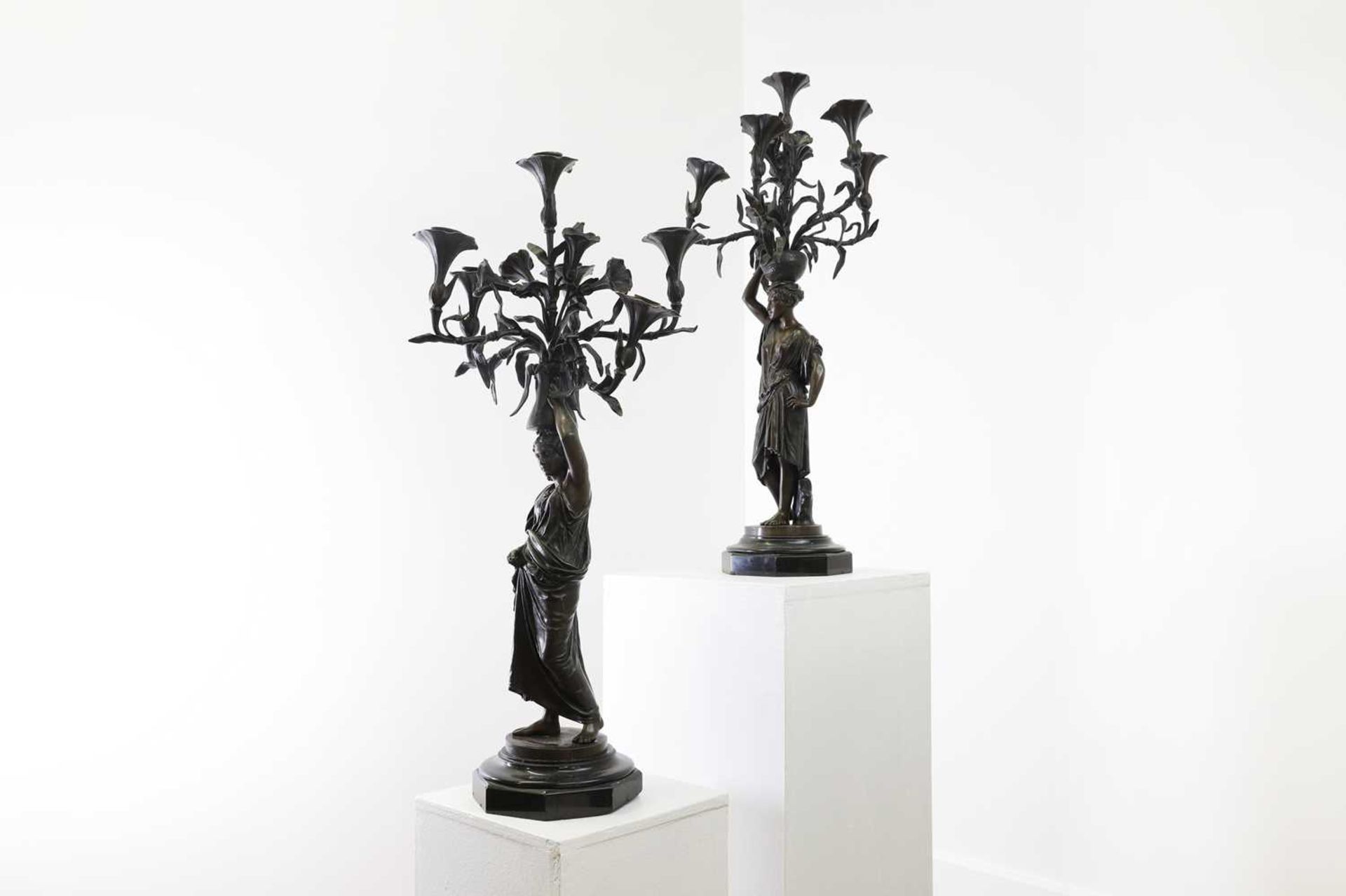 A pair of bronze figural candelabra after Charles Cumberworth, - Bild 34 aus 40