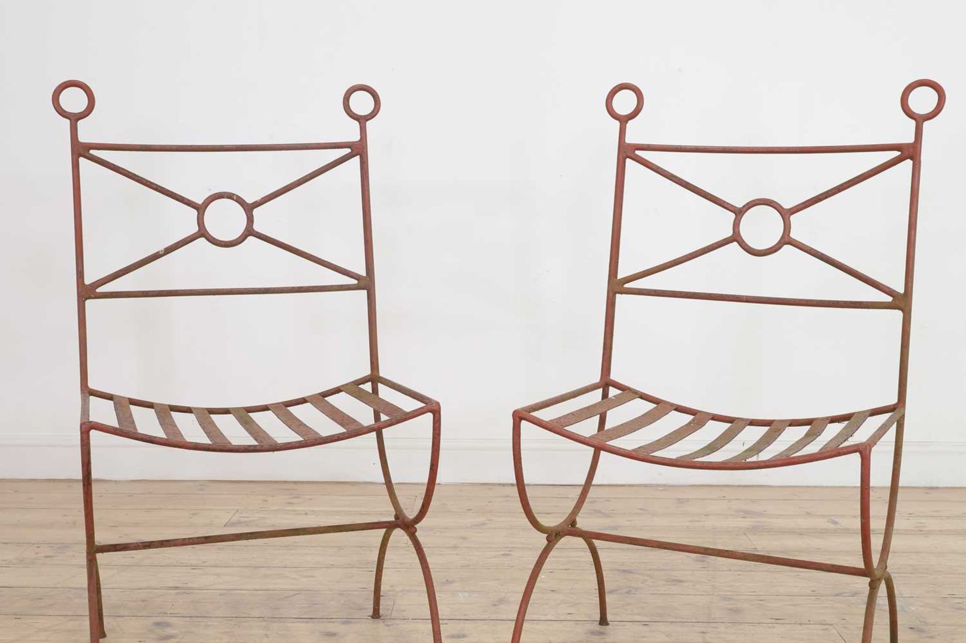 A painted wrought-iron table and chairs, - Image 3 of 12