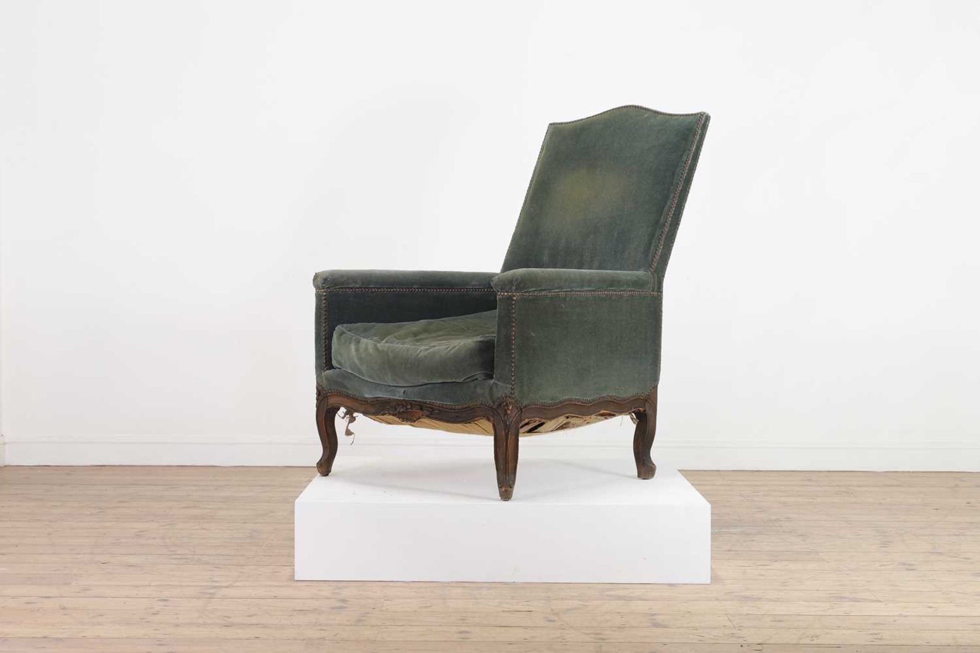 A large beech armchair in the Louis XV taste, - Bild 3 aus 20