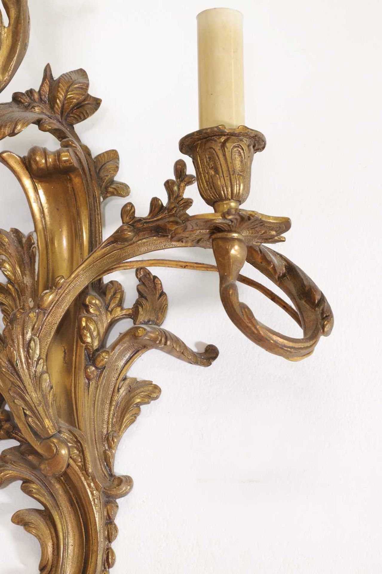 A pair of Louis XV-style gilt-brass wall lights, - Bild 4 aus 6