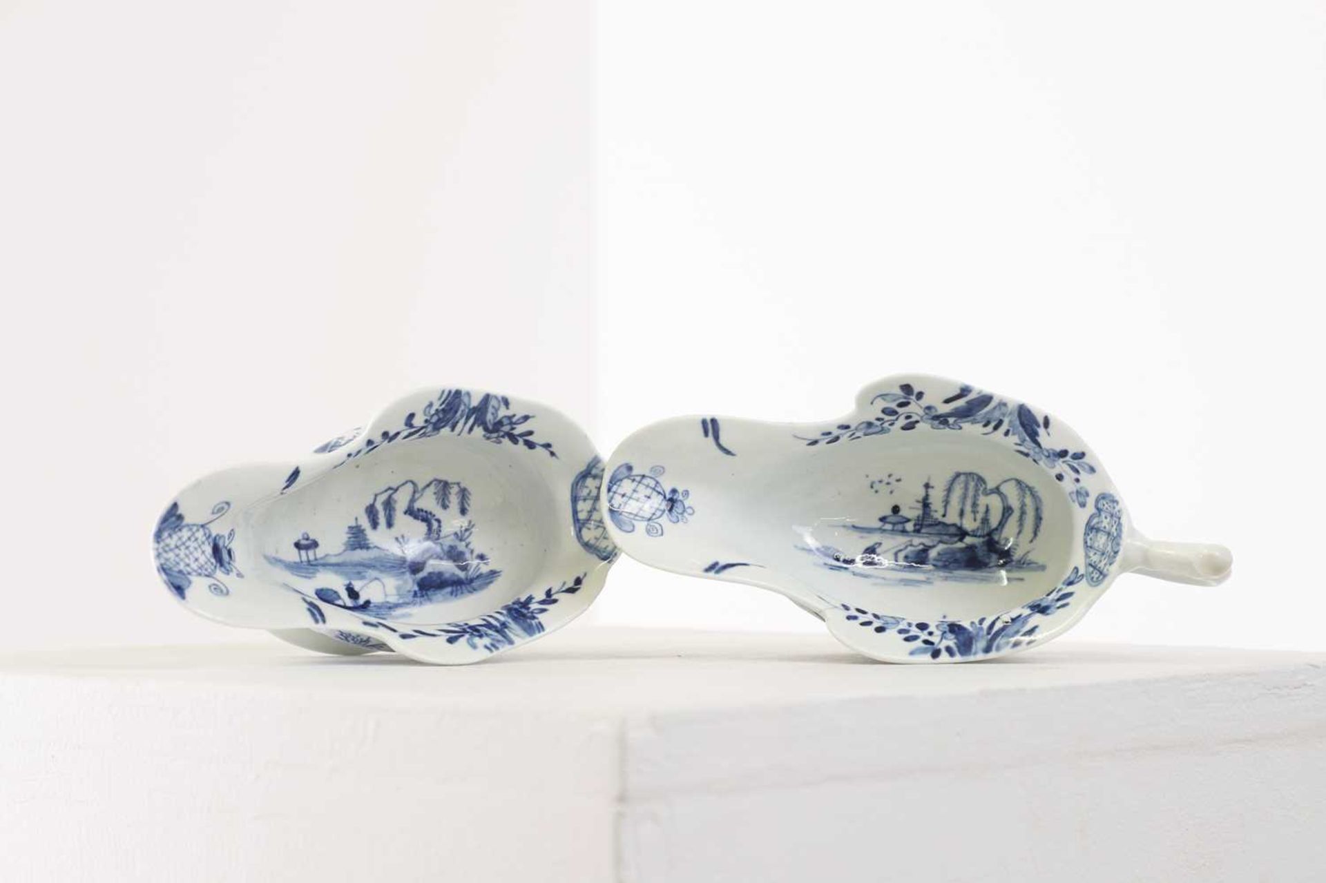 A pair of Worcester blue and white porcelain sauce boats, - Image 2 of 15