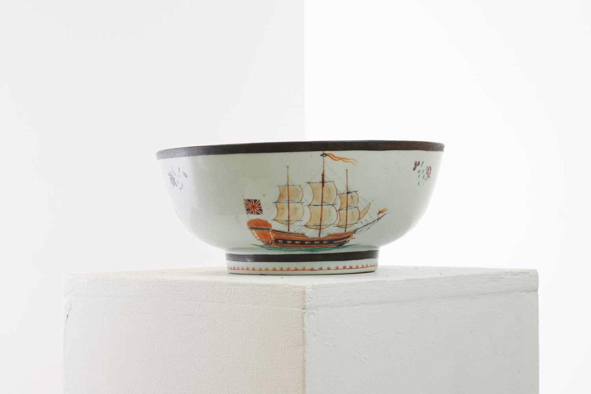 An export porcelain punchbowl - Image 3 of 6