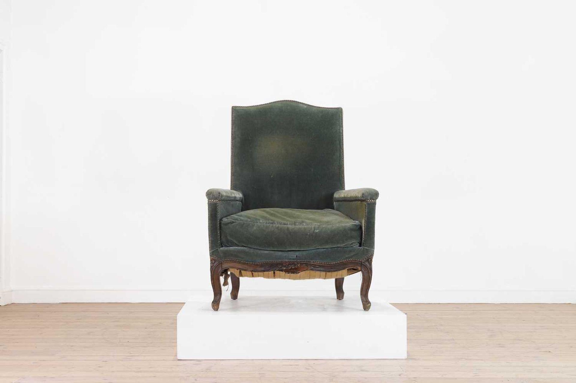 A large beech armchair in the Louis XV taste, - Bild 4 aus 20