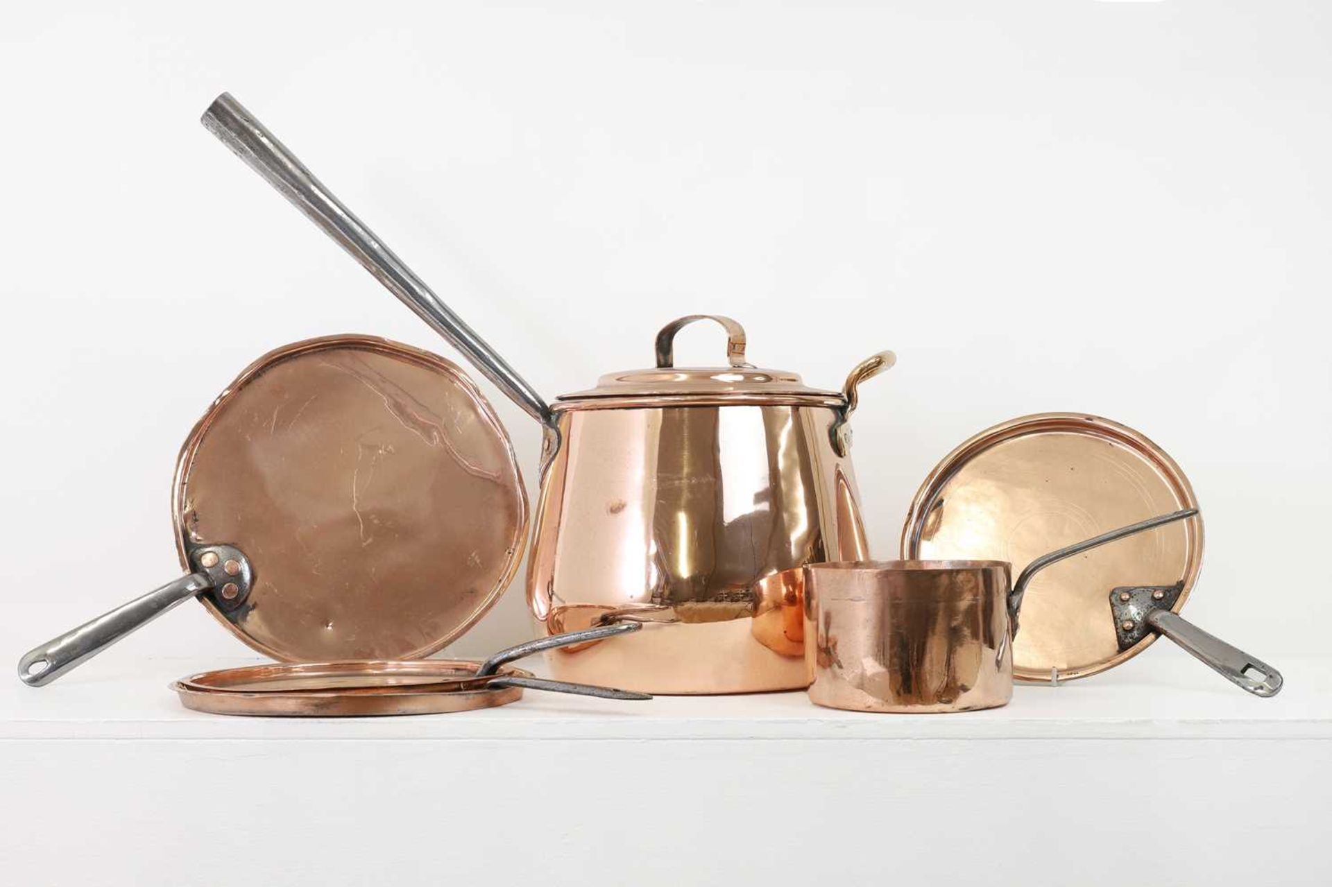 A copper batterie de cuisine,