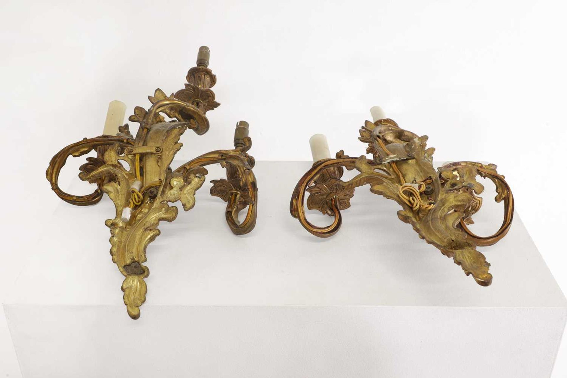 A pair of Louis XV-style gilt-brass wall lights, - Bild 3 aus 6