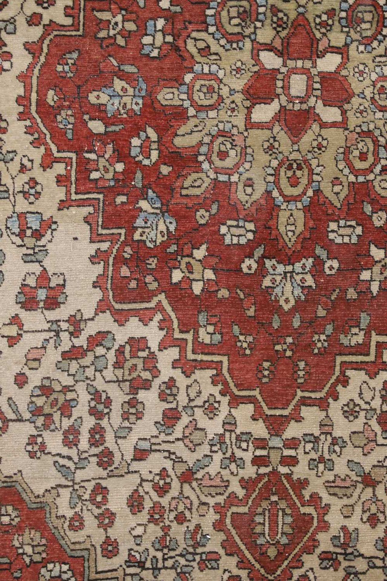 A Persian wool rug, - Image 3 of 4