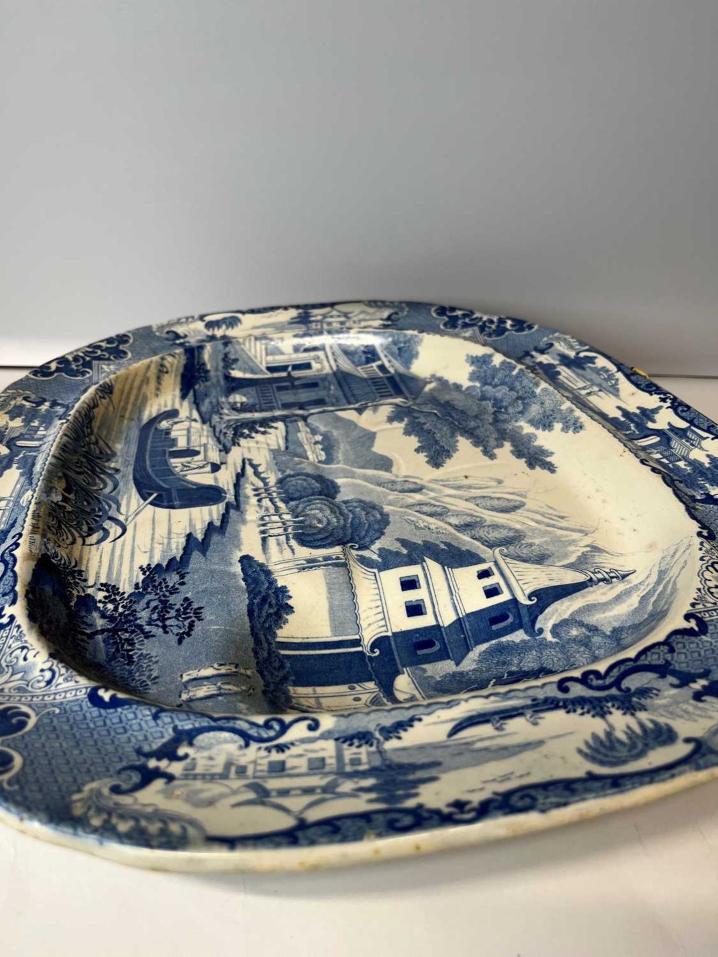Seven various blue and white glazed stoneware meat plates, - Bild 25 aus 33