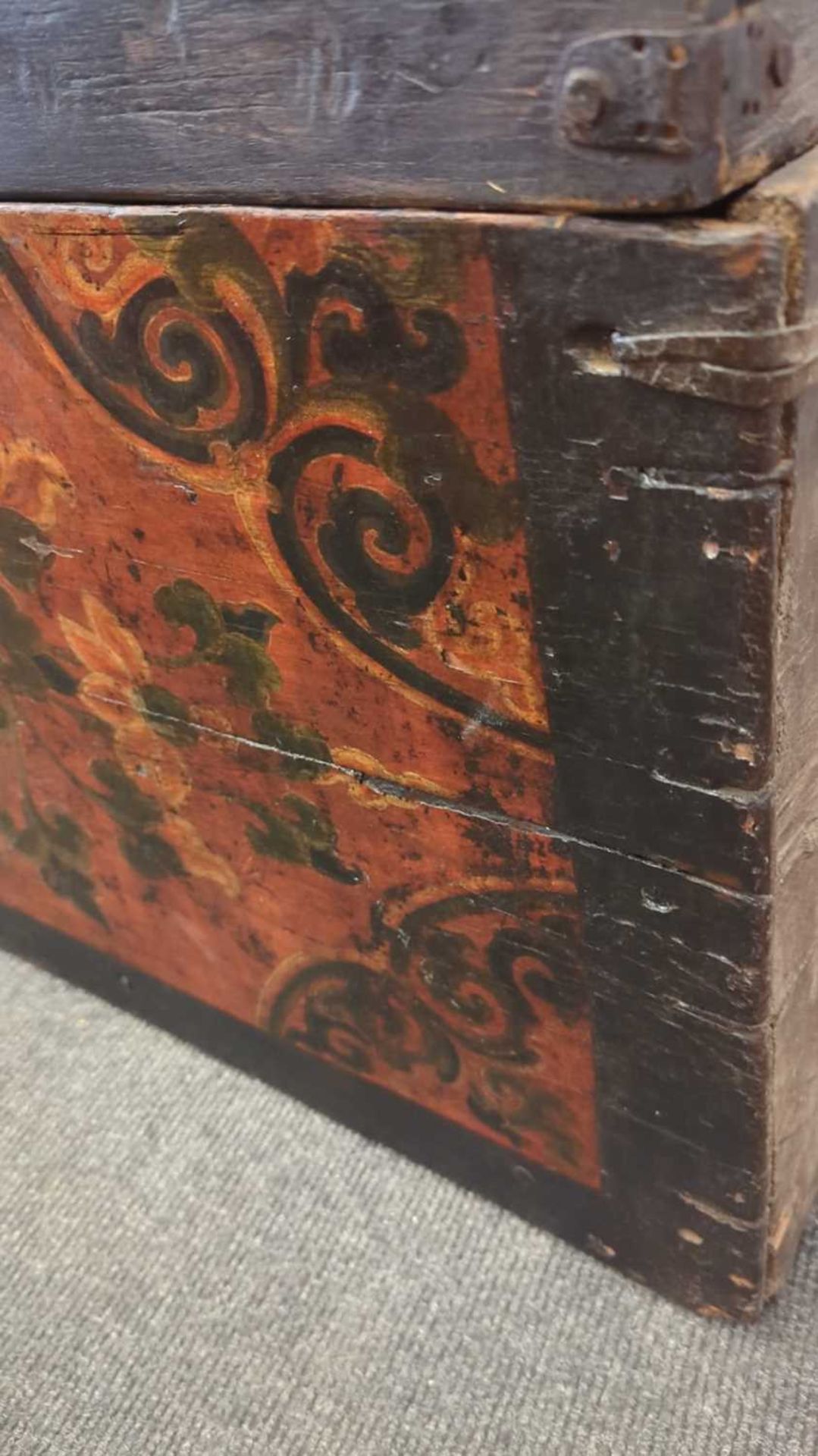 A painted pine chest, - Bild 15 aus 26