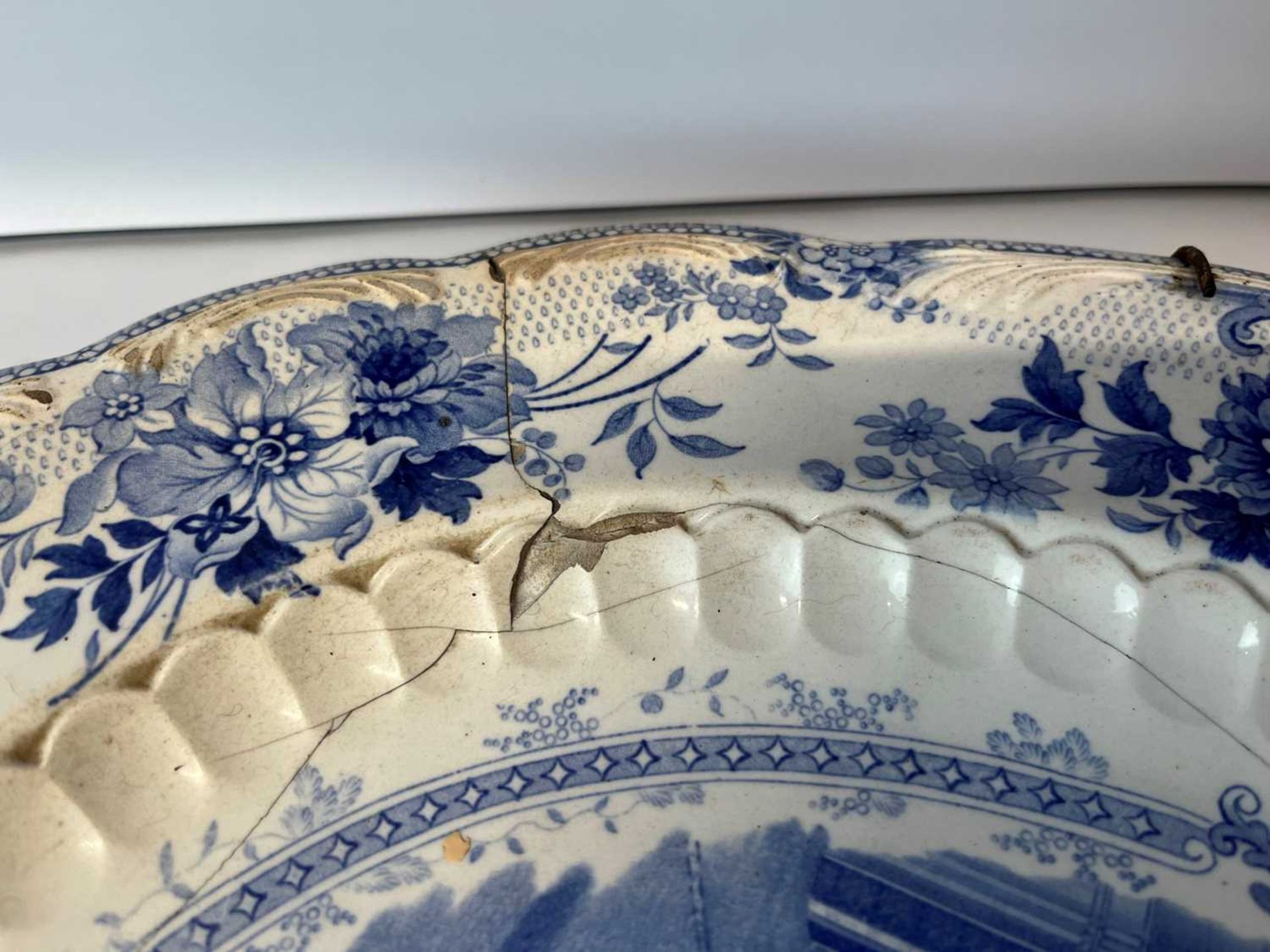 Seven various blue and white glazed stoneware meat plates, - Bild 33 aus 33