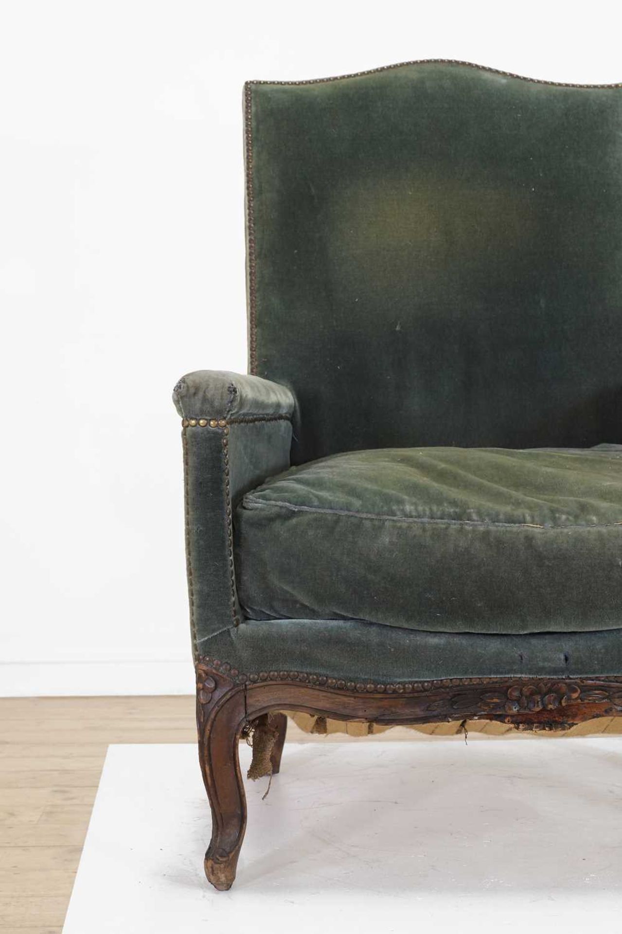 A large beech armchair in the Louis XV taste, - Bild 2 aus 20