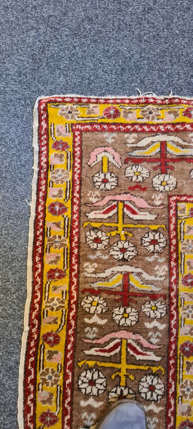 An Anatolian wool prayer rug - Image 8 of 18