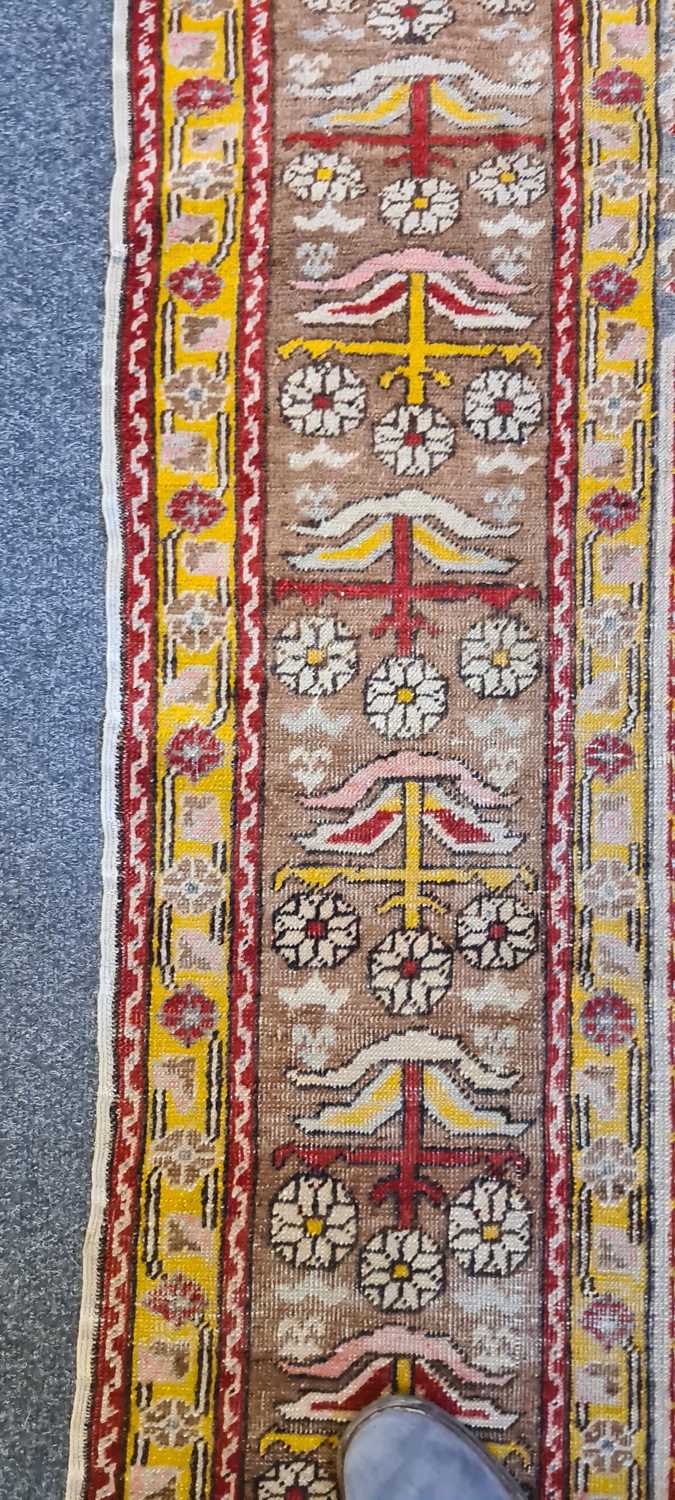 An Anatolian wool prayer rug - Image 6 of 18