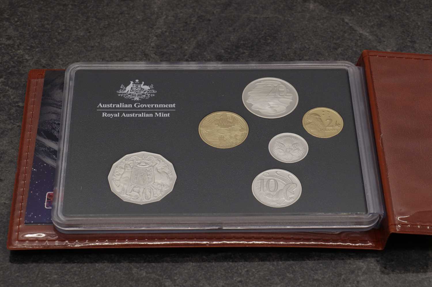 A collection of uncirculated Australian New Zealand mint coins, - Image 4 of 18