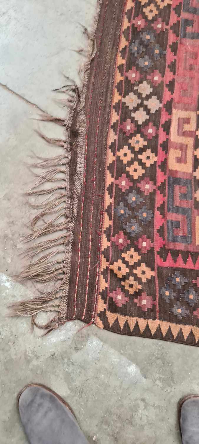 A kilim rug - Image 3 of 30