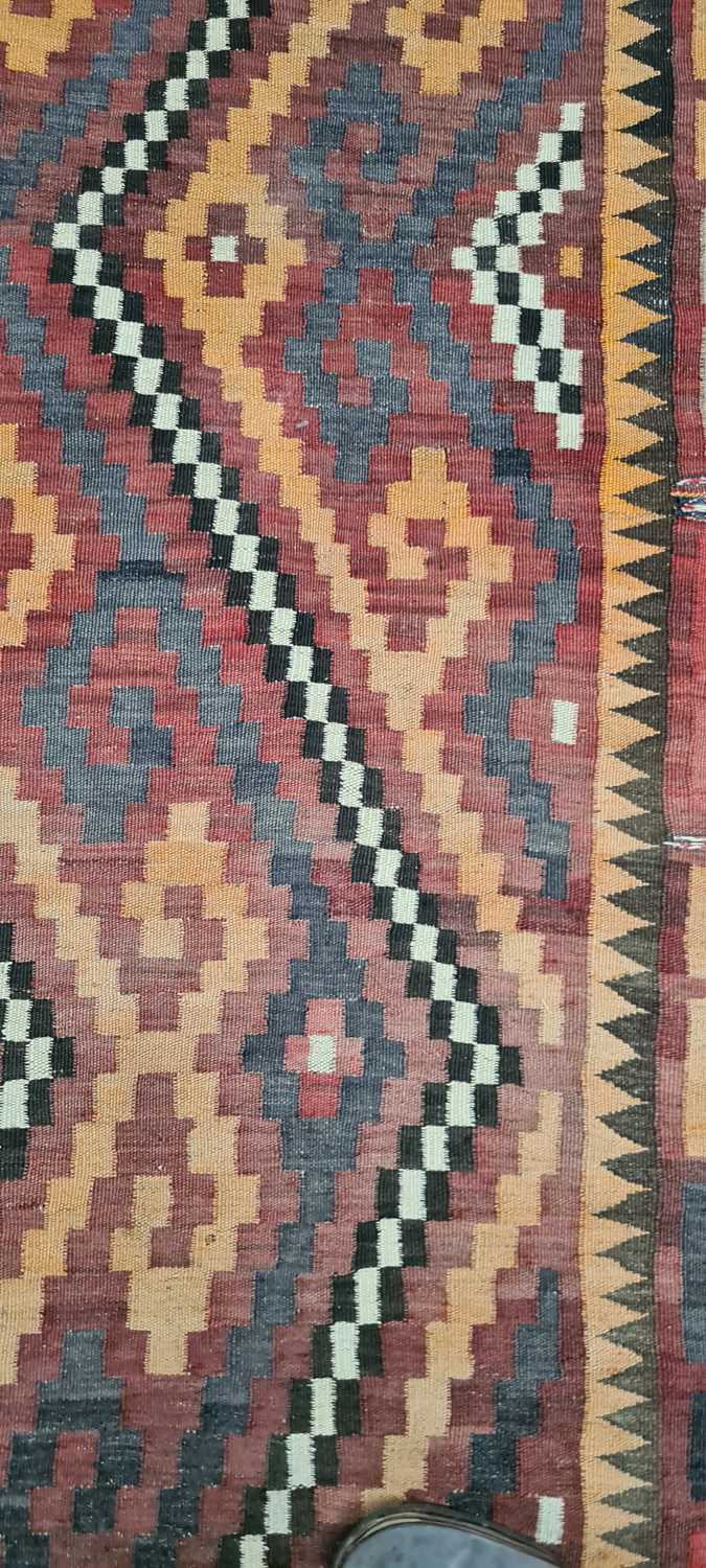 A kilim rug - Image 19 of 30