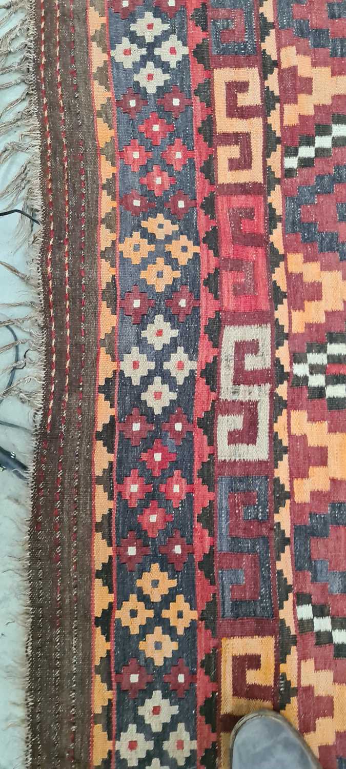 A kilim rug - Image 26 of 30