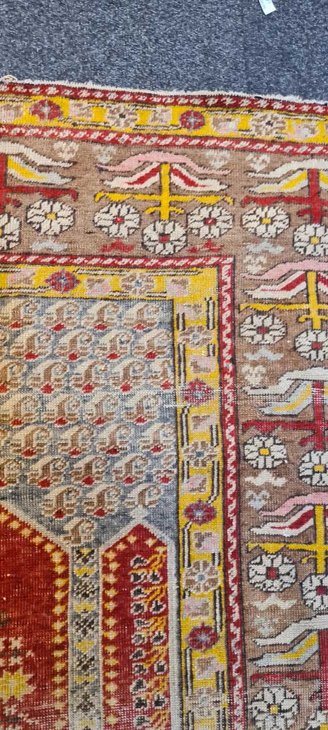 An Anatolian wool prayer rug - Image 17 of 18