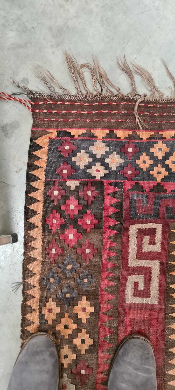 A kilim rug - Image 28 of 30