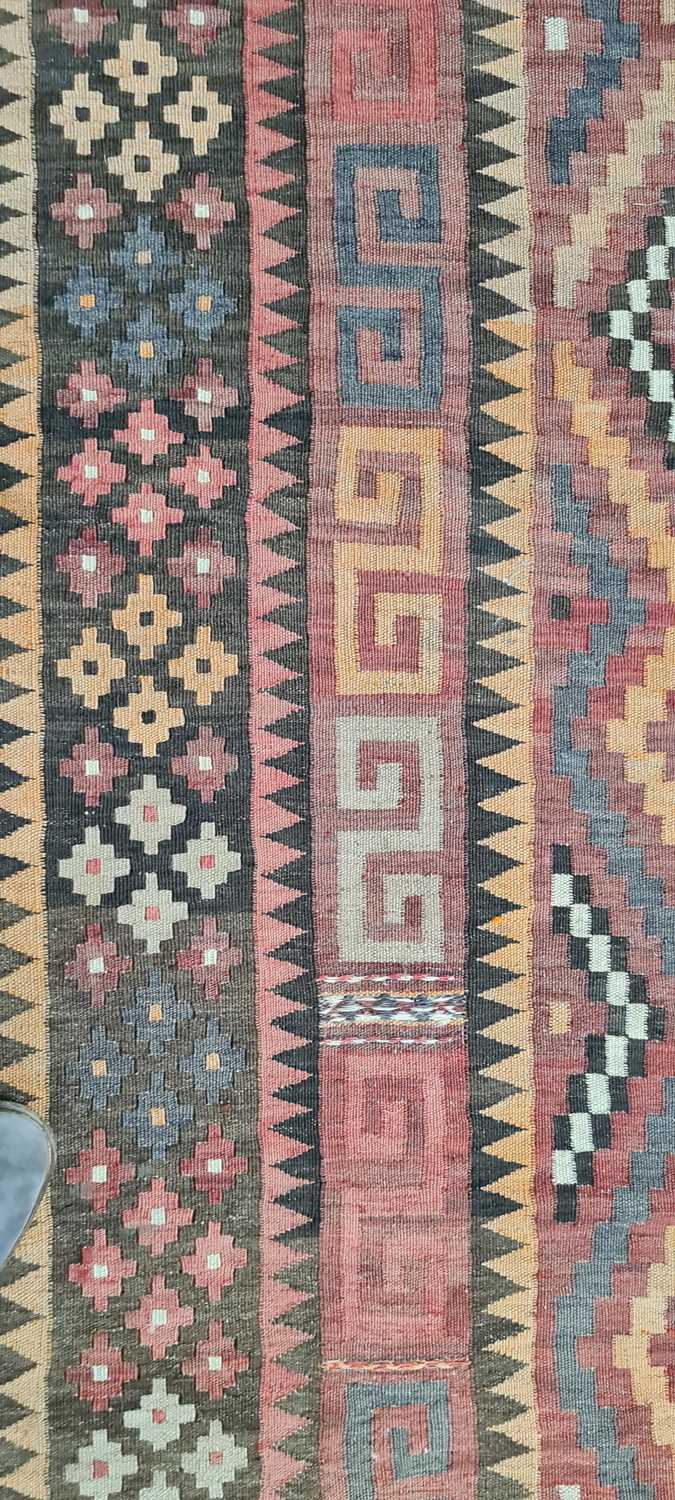 A kilim rug - Image 13 of 30